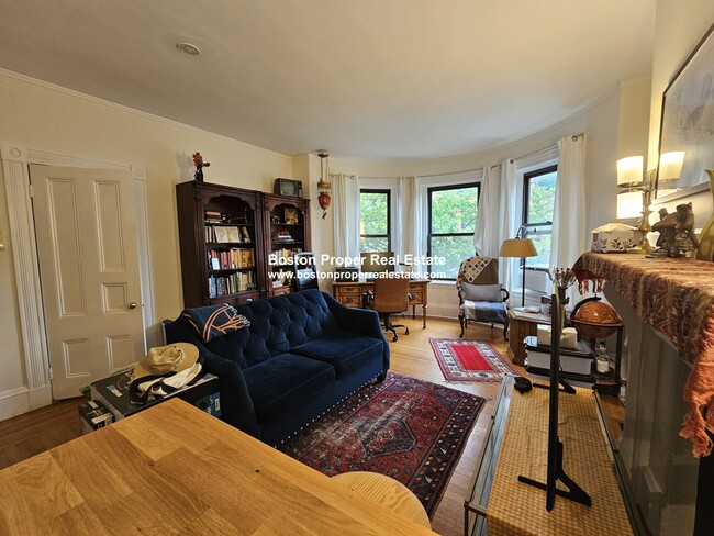 Photo - 429 Marlborough St Unidad 3B