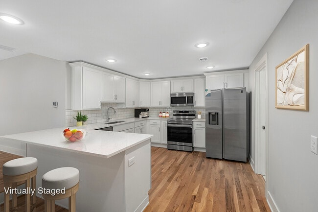 Photo - 751 Veto St NW