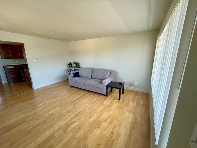 Photo - Modern Elegance with Bay Views: Charming 1... Unidad 204