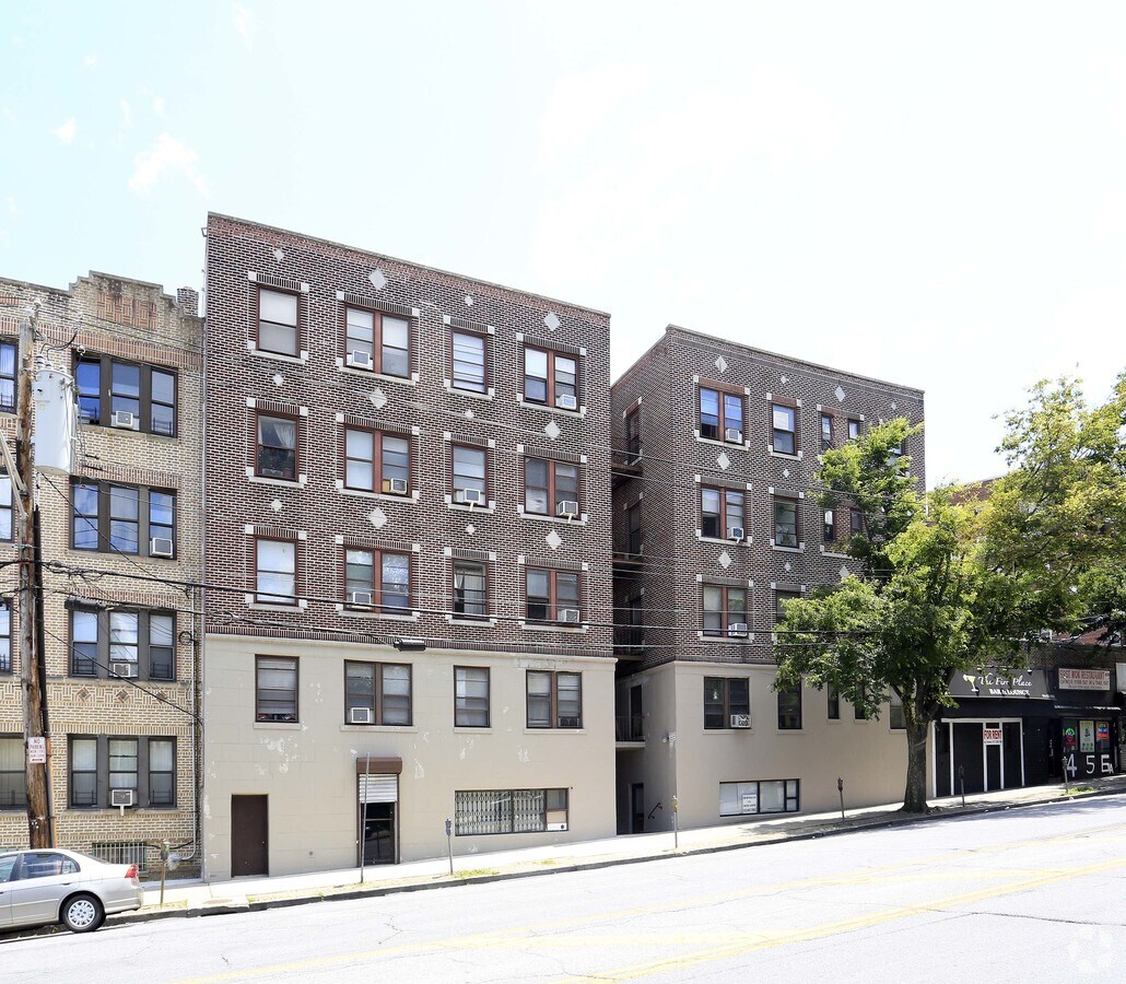 Photo - 454 Riverdale Ave