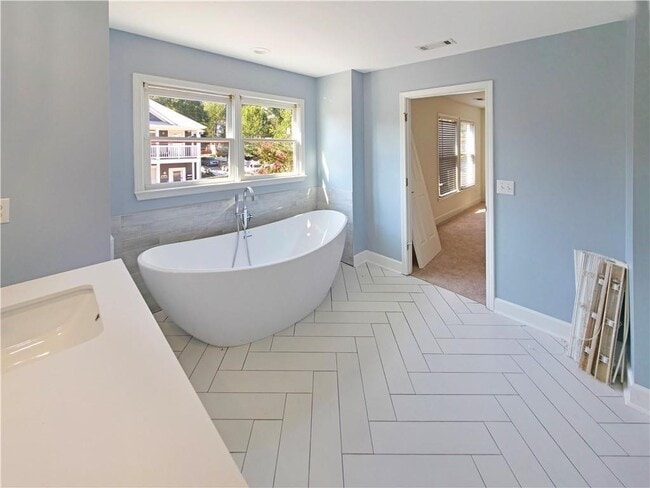 Photo - 136 Crumley St SE