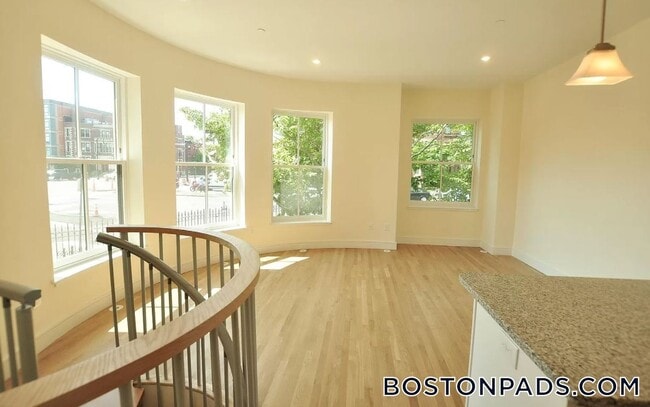 Photo - 877 Beacon St Unit 1