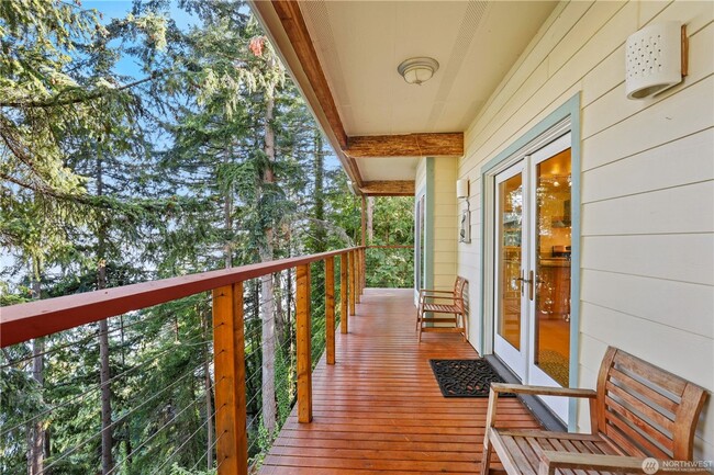 Photo - Elevated 2-Bedroom Home with Lake Sammamish Views