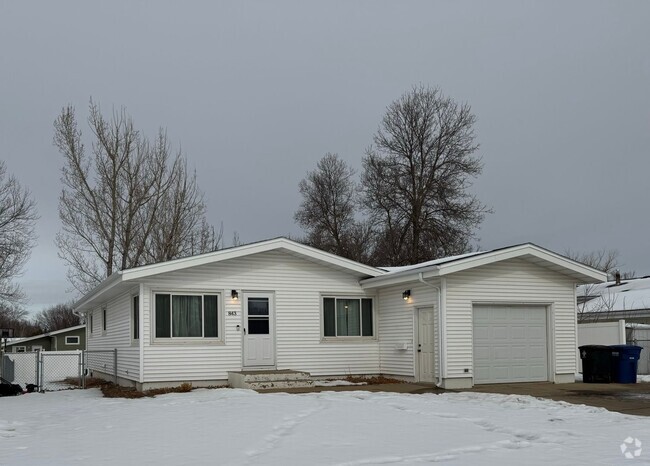 Building Photo - Lovely Single Family House