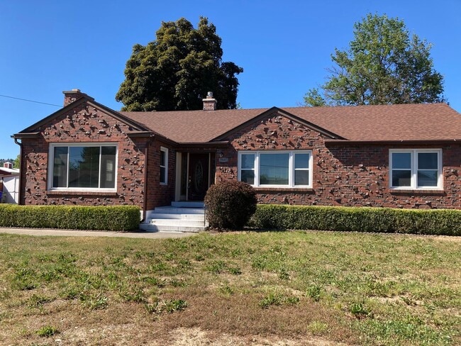 Spacious 4 Bedroom on Upriver Drive - Spacious 4 Bedroom on Upriver Drive House