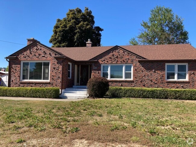 Building Photo - Spacious 4 Bedroom on Upriver Drive Rental
