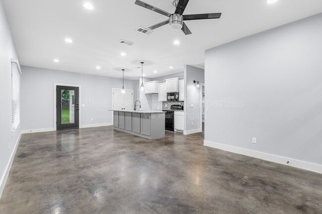Photo - 604 W Star St