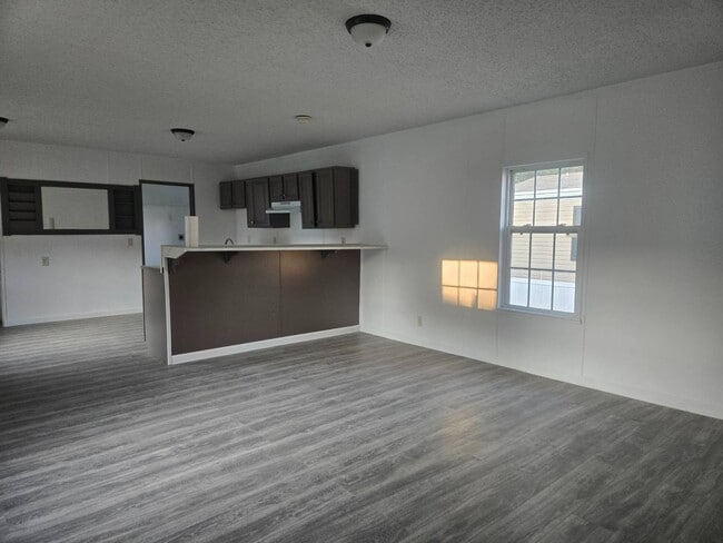 Photo - 1421 Cody Rd N