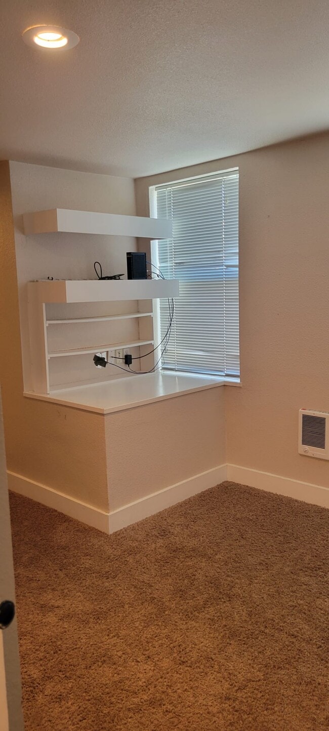 Photo - 21 Division St S