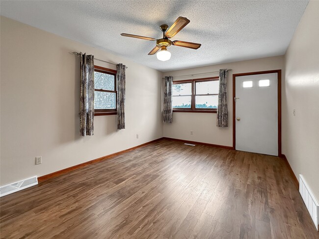 Photo - 211 Walnut St