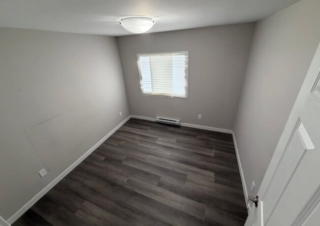 Photo - 142 Brock St Unit 1