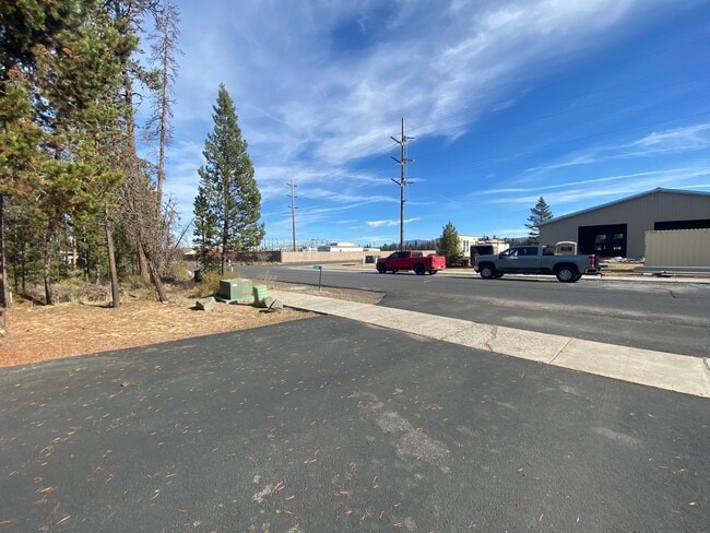 Photo - Quiet setting in La Pine!