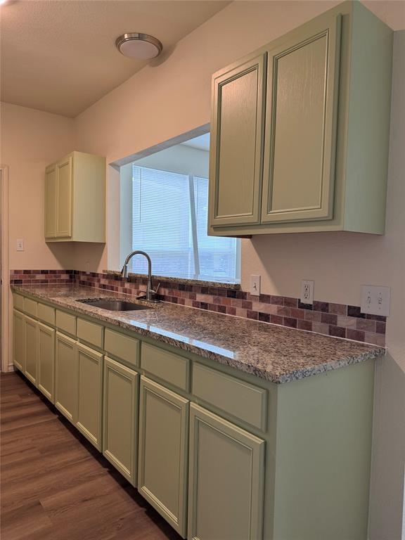 Photo - 220 Sandstone Dr