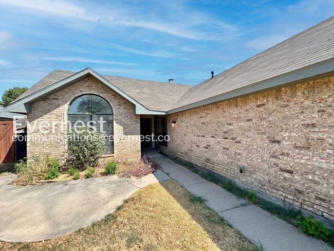 4225 Vincent Terrace