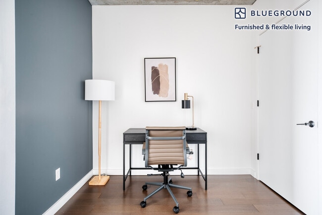 Photo - 625 W Division St Unidad FL8-ID872