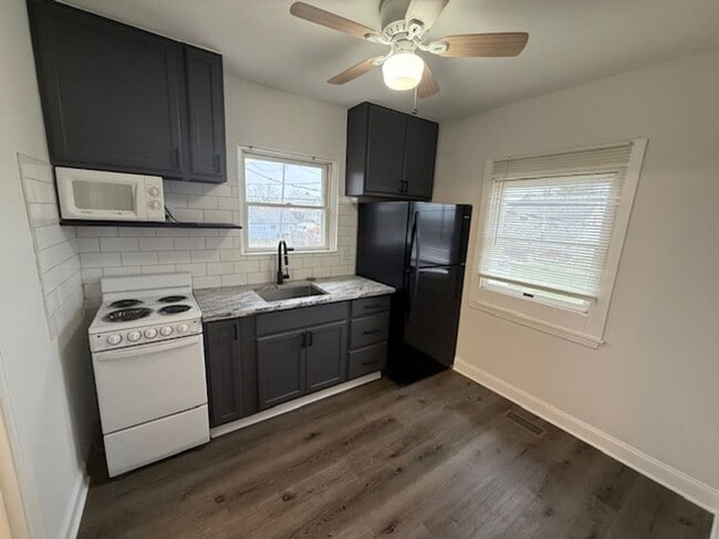 Building Photo - 3943 Front St