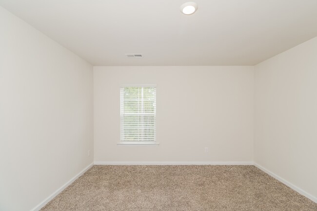 Photo - 231 Merry Oak Ln