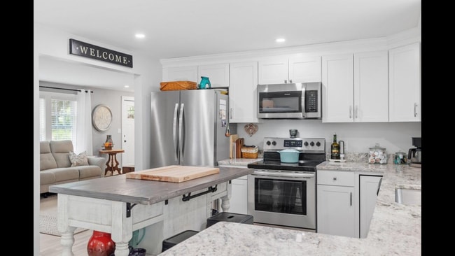 Photo - 8 Edgewood Ter