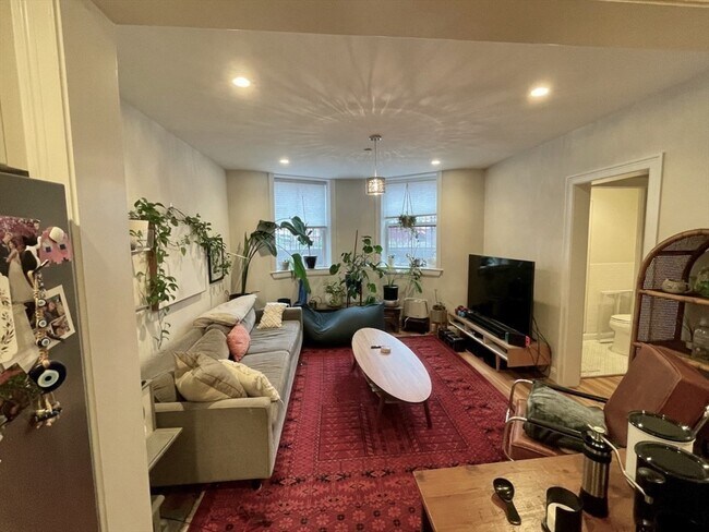 Building Photo - 652 Massachusetts Ave Unit 1