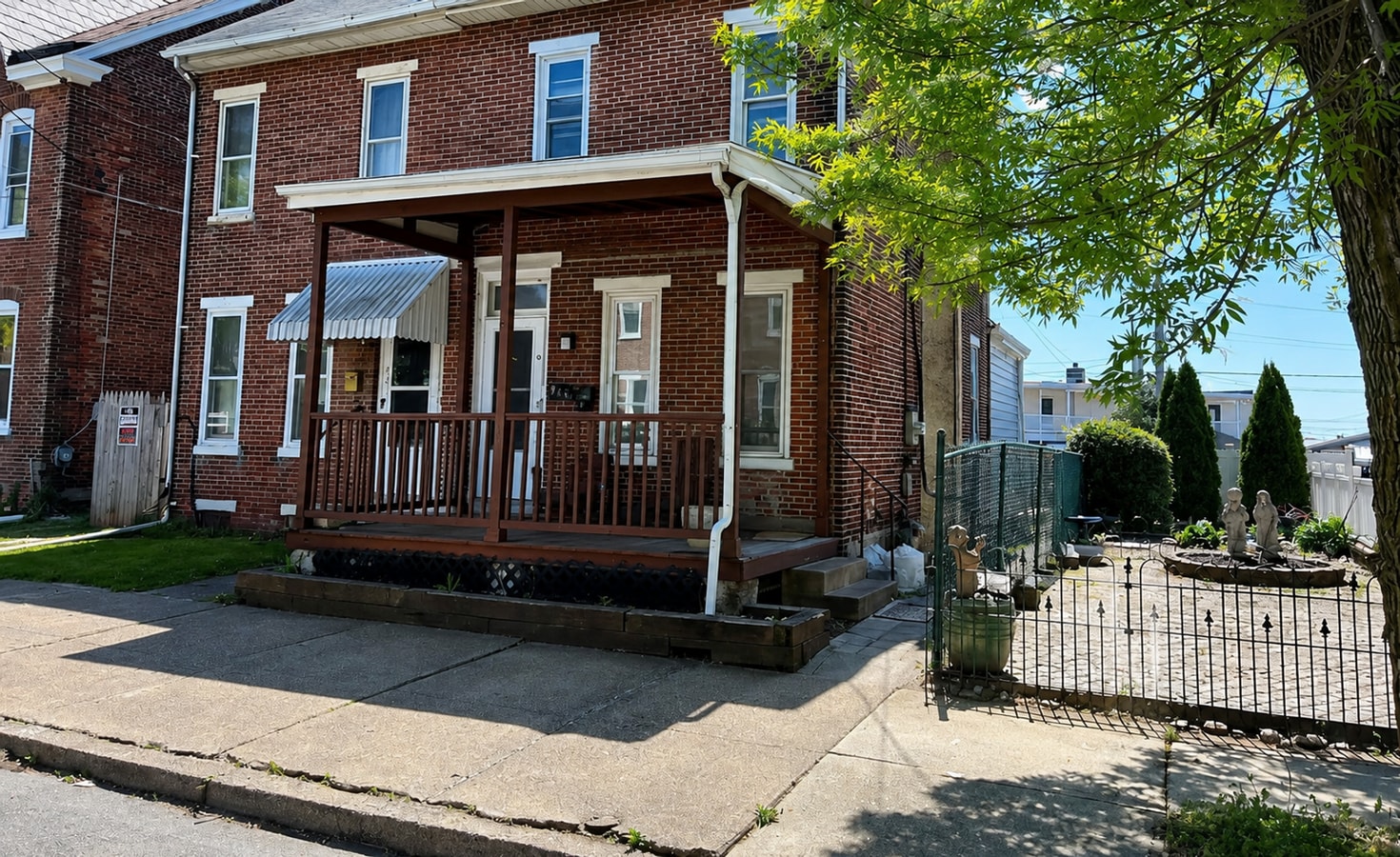 Photo - 940 Queen St