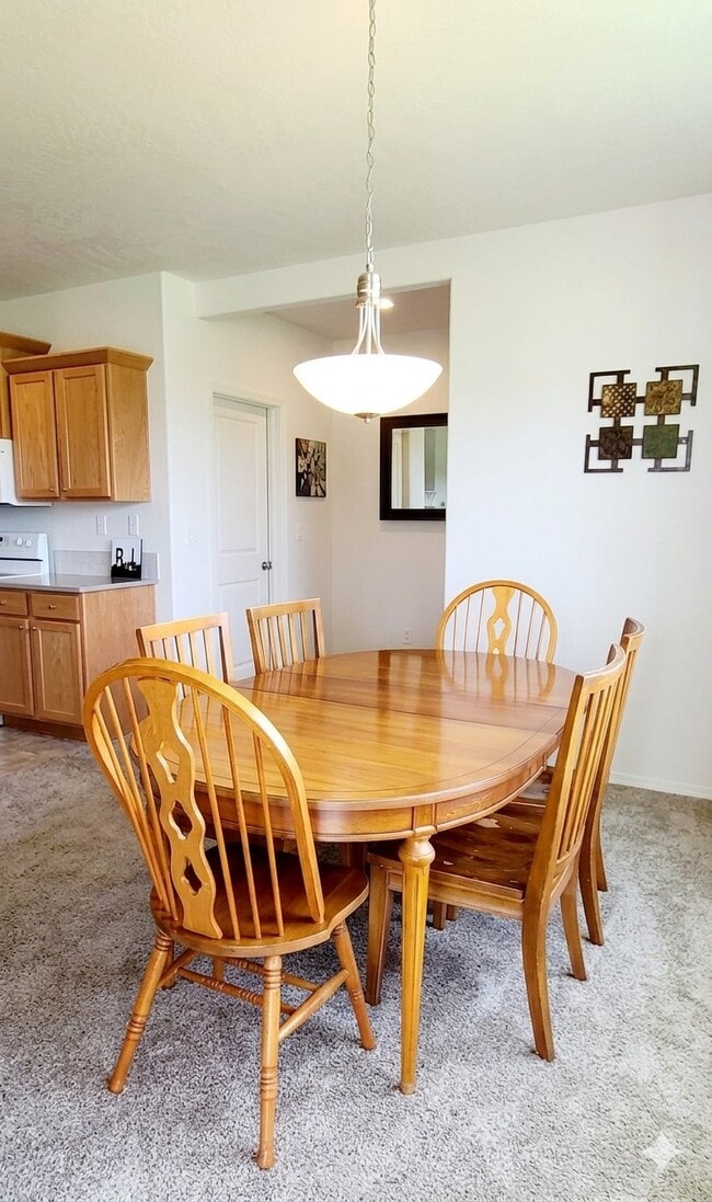Photo - 8295 Diamond Point Cir NE