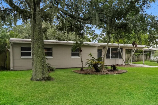 Building Photo - 813 E River Dr Rental