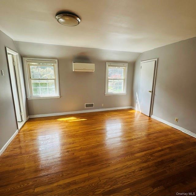 Photo - 168-21 Cryders Ln