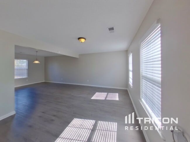 Photo - 142 Quiet Grove Dr