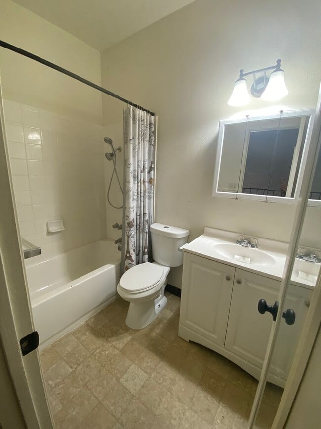 Photo - Spacious open loft in Central Hanford