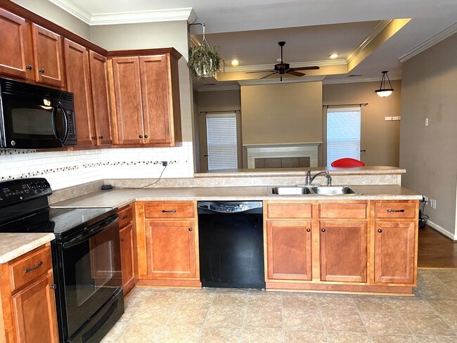 Photo - 422 Holland Lakes Dr N