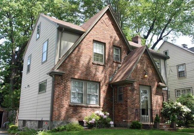 Building Photo - 381 VFW Parkway