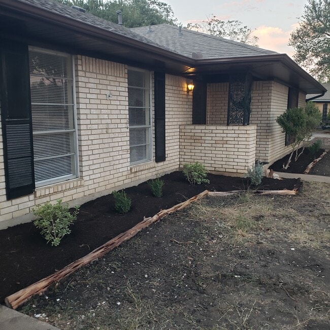 Building Photo - 2308 Lake W Dr