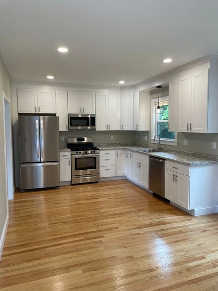 200 Mammoth Rd
