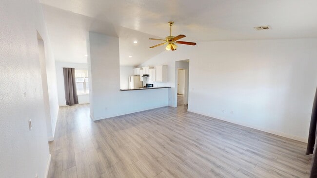 Photo - 1101 W 24th St N