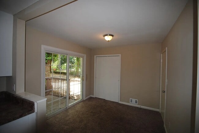 Photo - 411 Windsor Dr