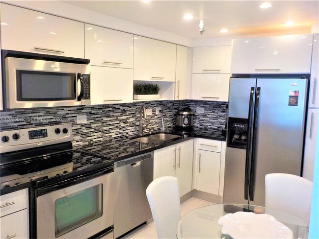 Photo - 20225 NE 34th Ct Unit 618