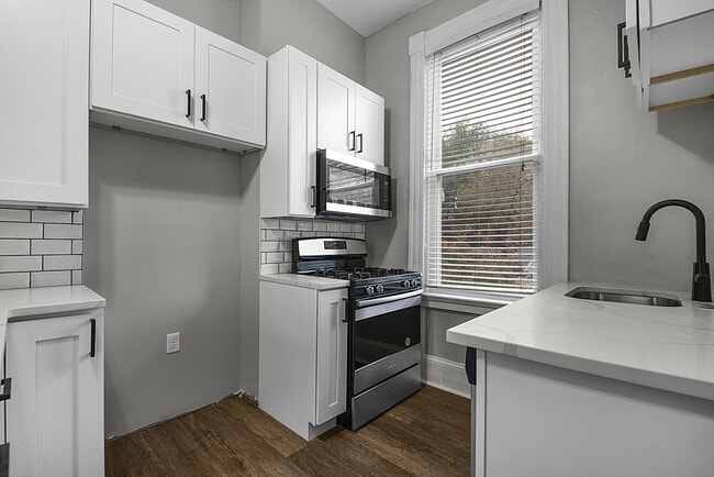 2205-2207-2207 S 11th St