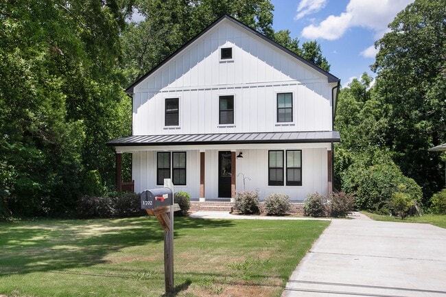 Photo - Modern Beauty In Charming Neighborhood!