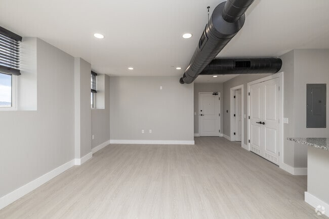 1BR, 1BA - 760SF - Living Room