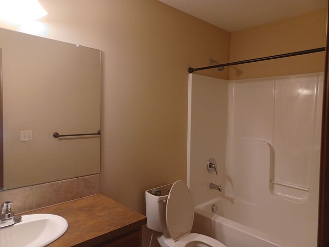 Building Photo - Must-see 4 bedrooms, 3 bath home in Harves...