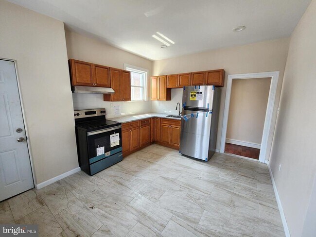 Photo - 419 W Grange Ave