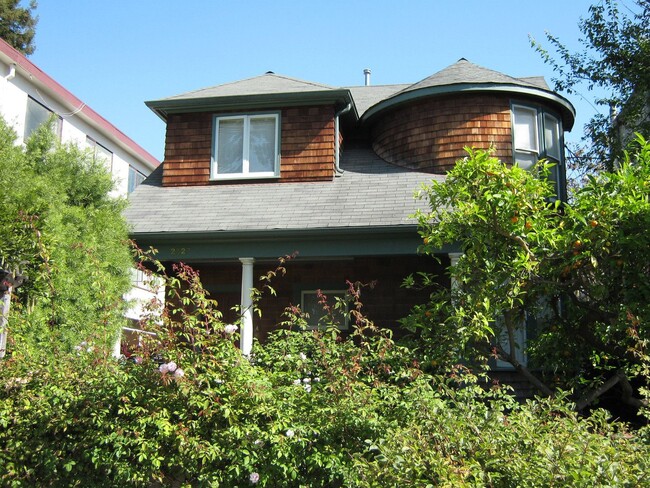 Building Photo - Coming Soon (June 2025) Spacious 3bdr/2bath Unit A