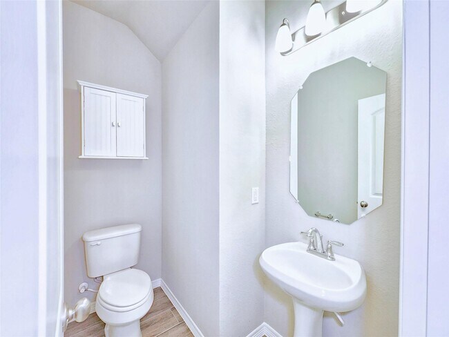 Photo - 8002 Scanlan Trce