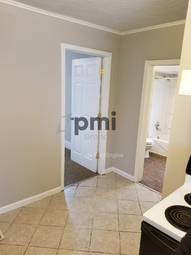 Photo - 1704 N Gulick Ave