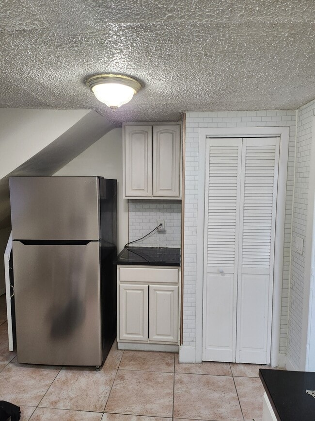 Kirchen - 455 Gregory Ave Unit 3