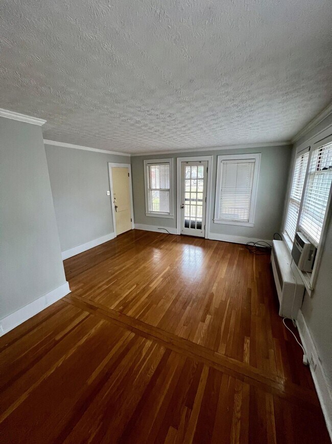 131 McDowell Rd Unit 3 OffCampus Housing, Lexington, KY