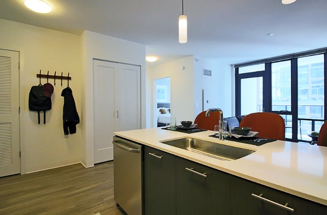 Photo - 613 N Wells St