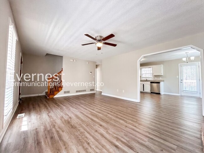 Photo - 321 Sadler Dr