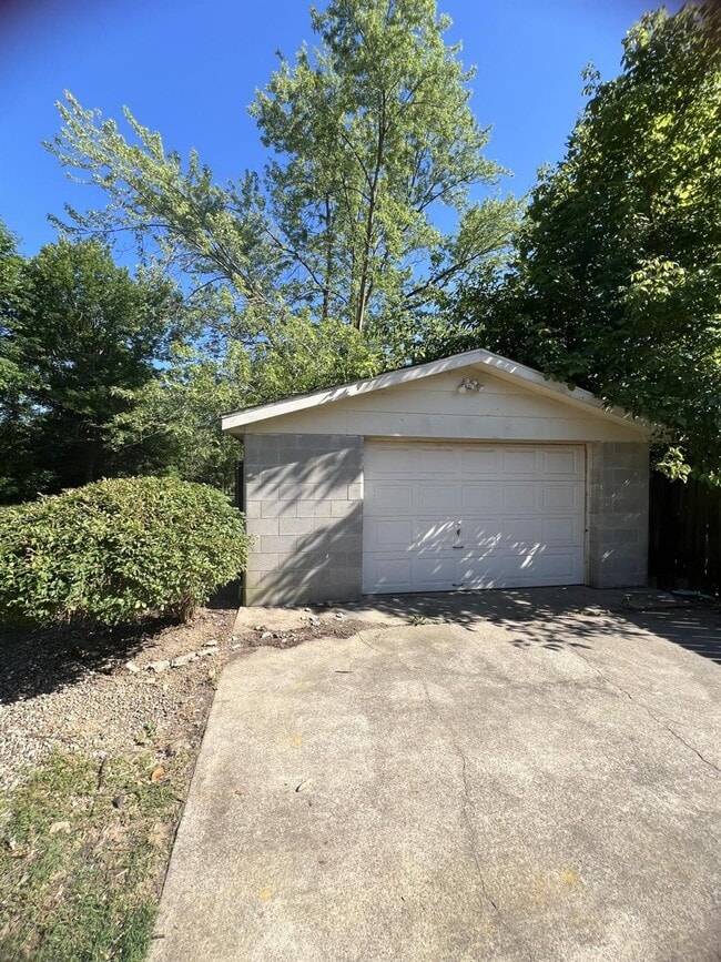 Photo - 13915 Petwood Blvd