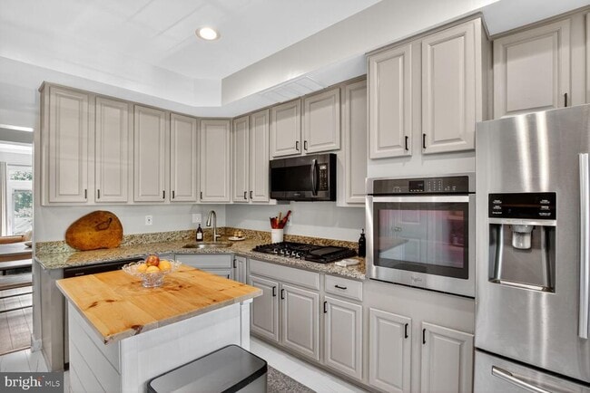 Building Photo - 15736 Cherry Blossom Ln